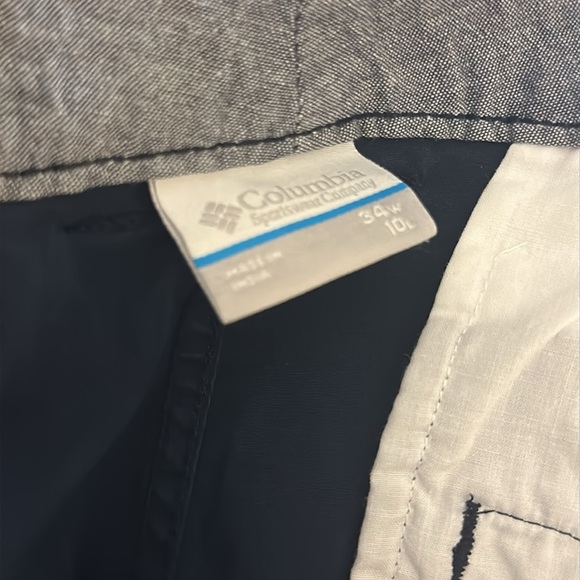 Columbia women’s Dark Blue Cargo Shorts - Picture 3 of 3